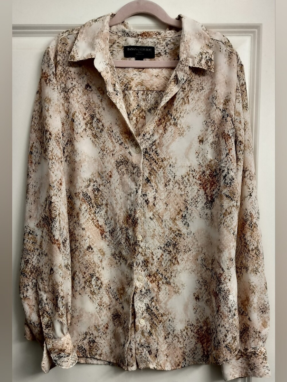 Banana Republic Snake Skin Print 100% Polyester Button Down Blouse